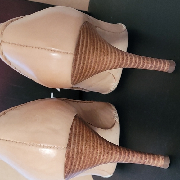 Tahari womens high heels - Picture 5 of 7